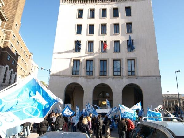 121023-Manifestazione Piazza Oberdan (2)